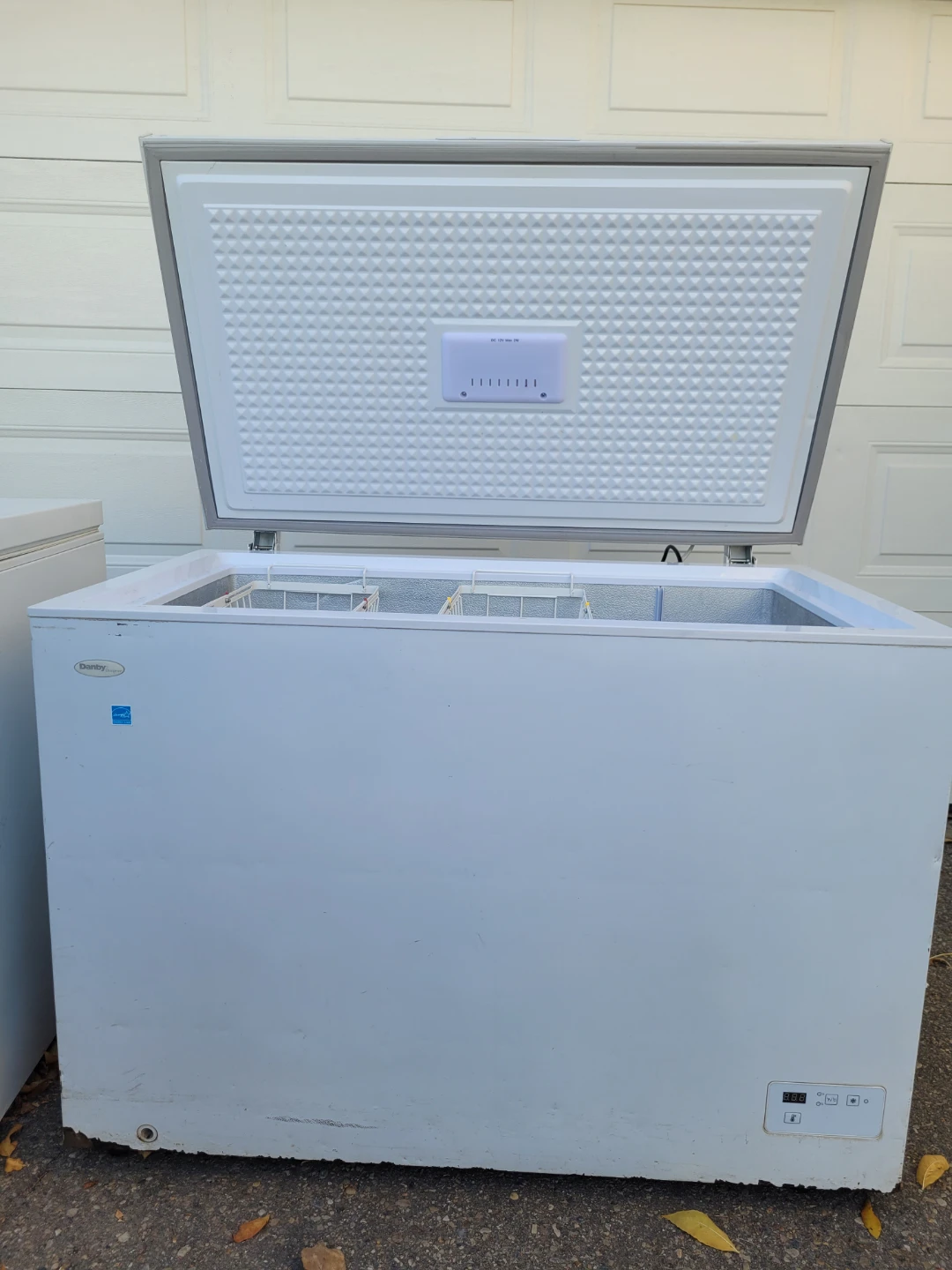 Large Danby Chest Freezer 11cuft - photo 4