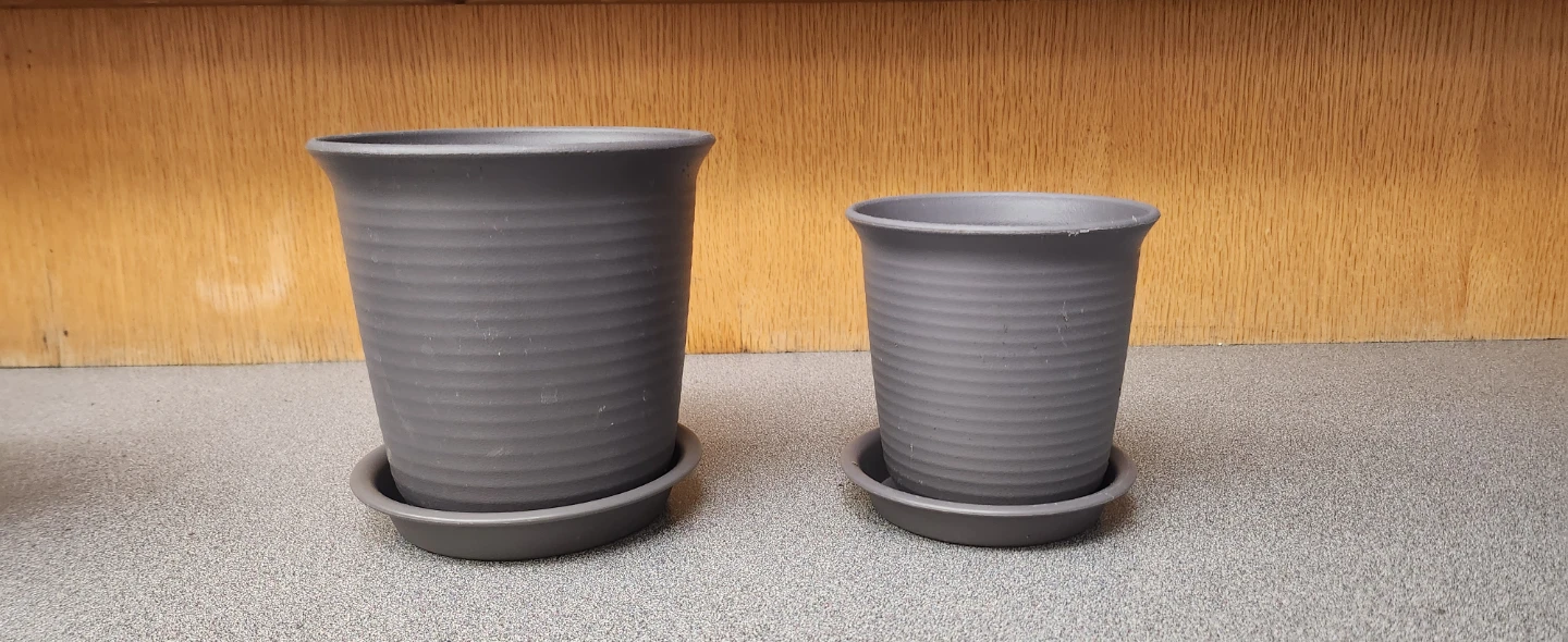 Set of 8 Grey Ribbed Plastic Plant Pots - photo 4