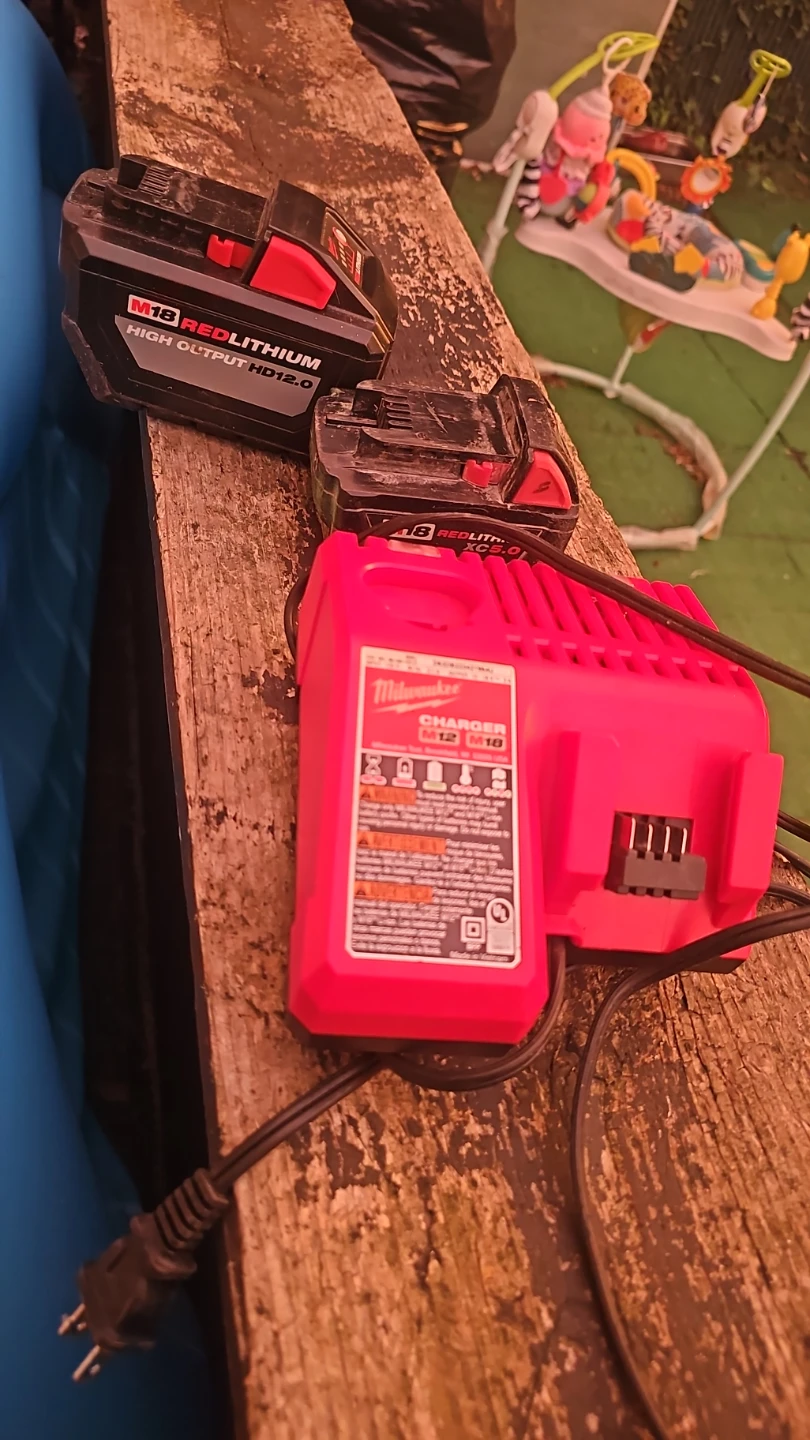 Milwaukee M18 Battery and Charger Set