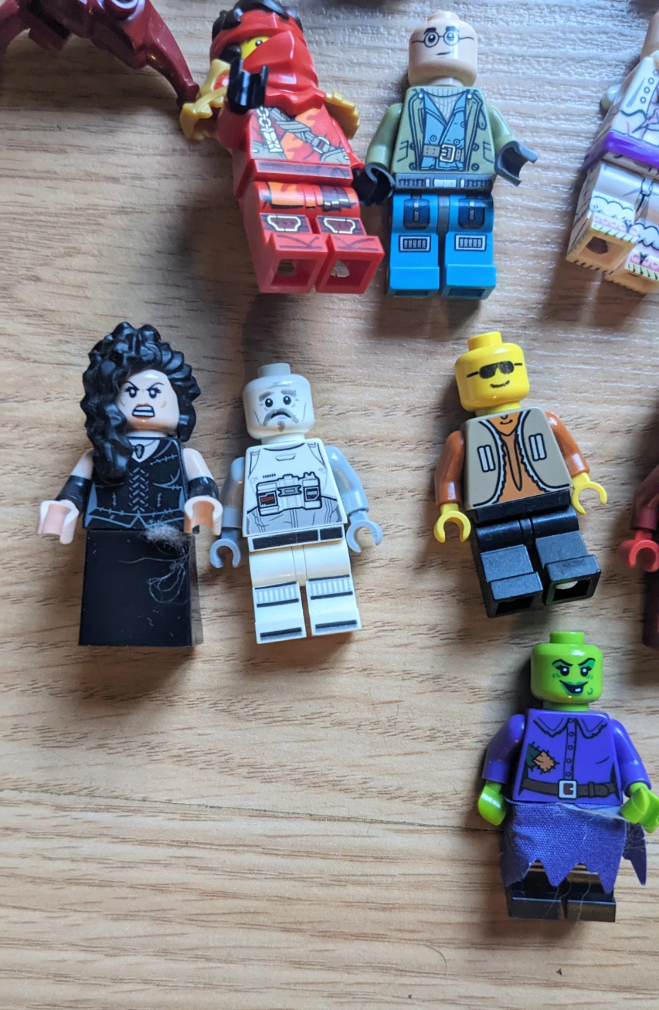 Assorted LEGO Minifigures Collection - photo 4