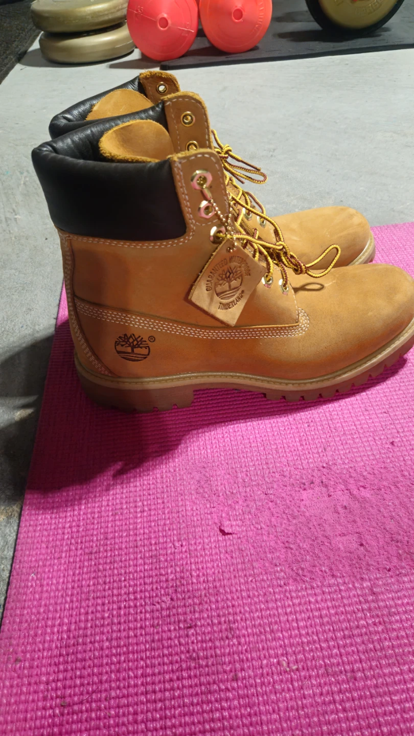 Timberland 6-Inch Premium Boots, Size 8M