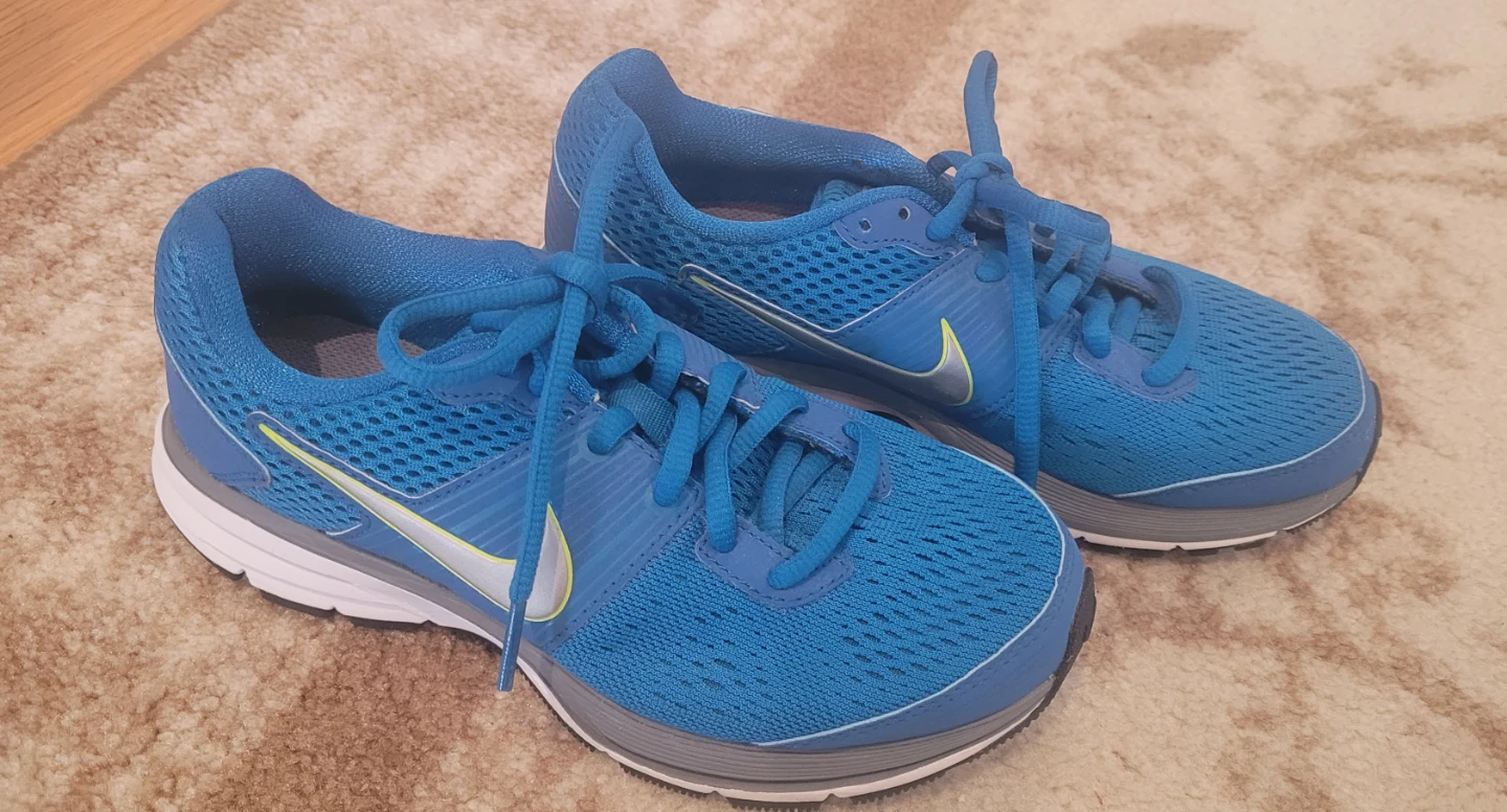 NEW Nike Running Shoes, Kids size 2 - photo 2