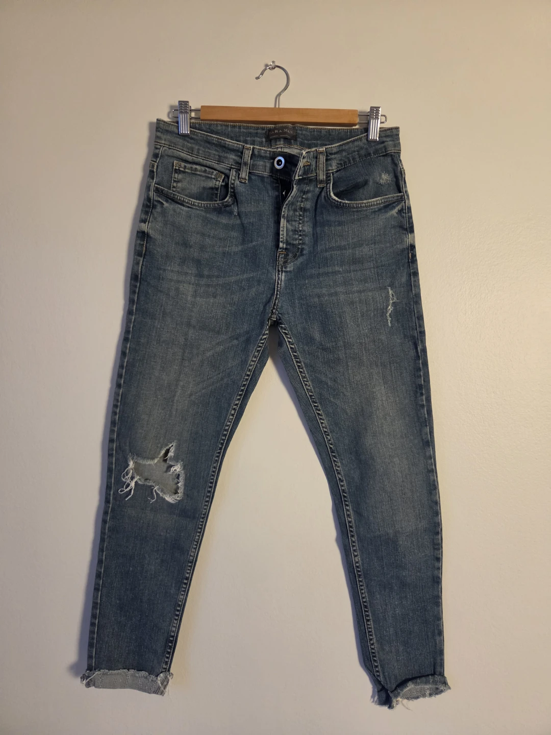 Zara Man Distressed Jeans Size 31 🏈