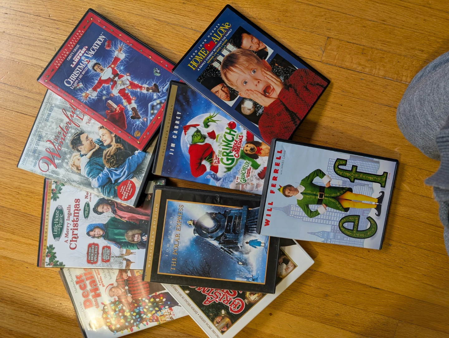 Collection of 9 Christmas Movies on DVD. Pick up in Braeside SW - photo 2