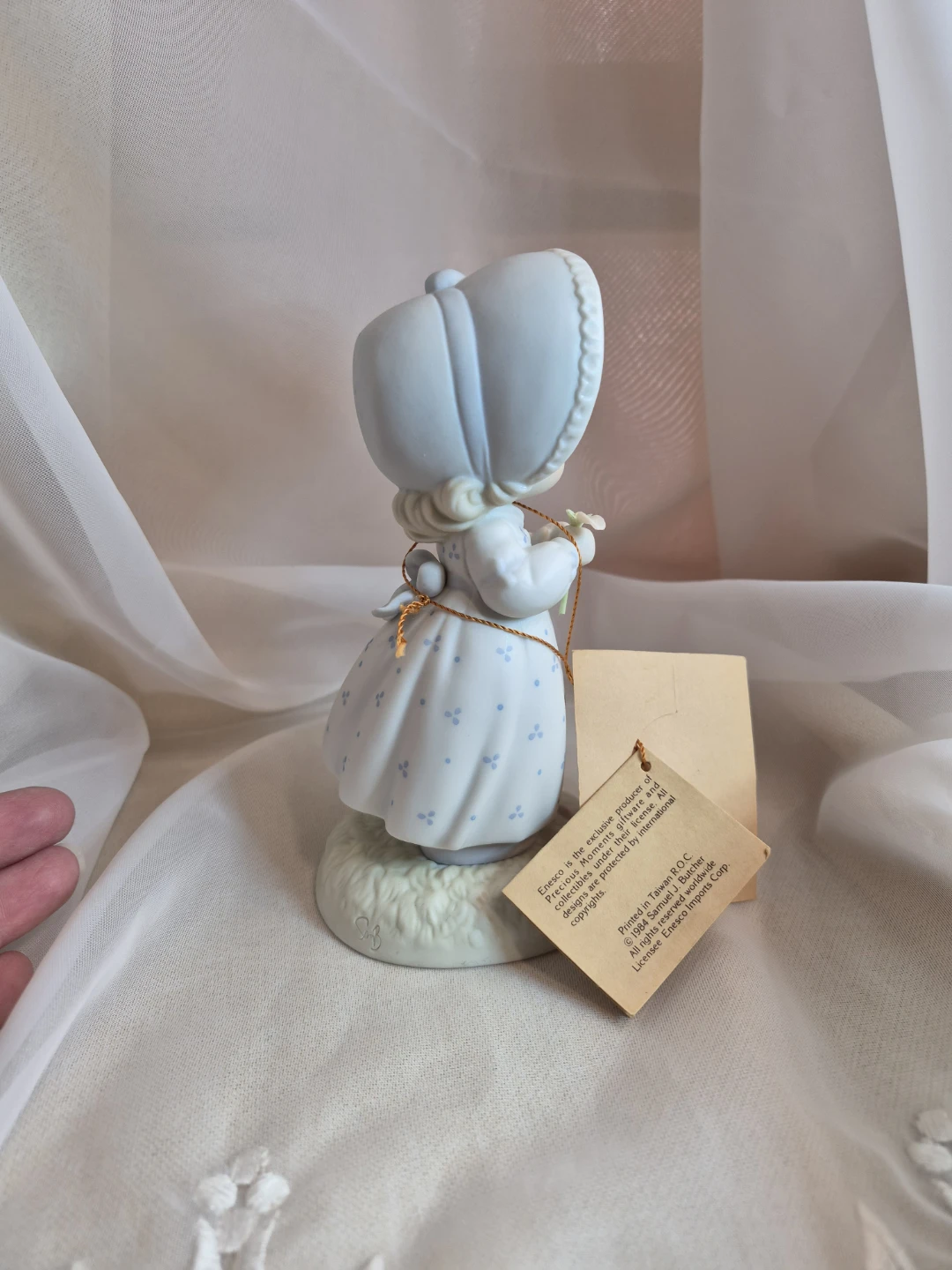1990 Precious Moments 'HE Loves ME" 6" Tall - photo 5