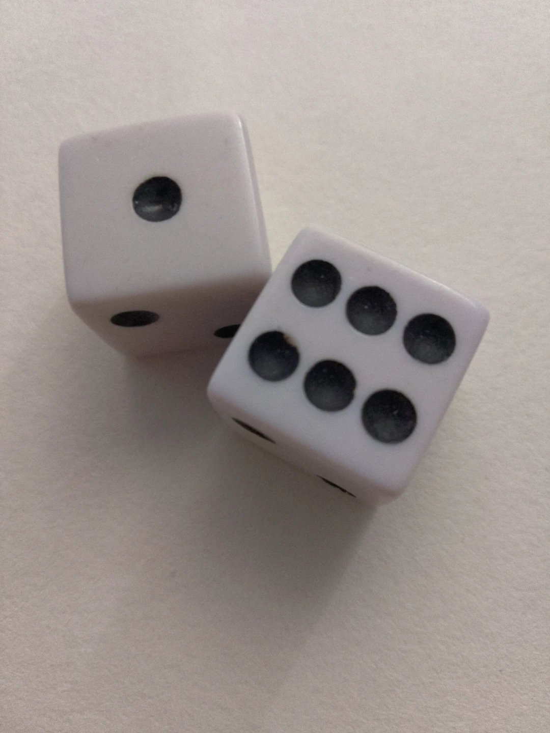 A pair of white dice 🏈