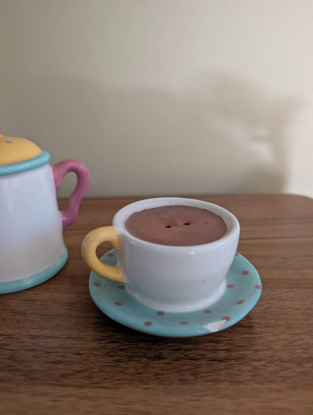 CLAY ART 1993 VINTAGE TEAPOT & TEACUP SALT AND PEPPER SHAKERS - photo 3