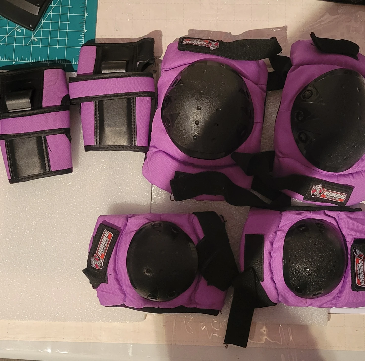 Purple light up Roller Skates girls sz 5 with Protective Gear - photo 3