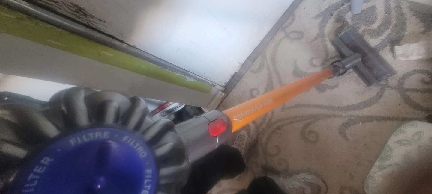 Dyson V8 Animal Extra Cordless Vacuum - photo 4