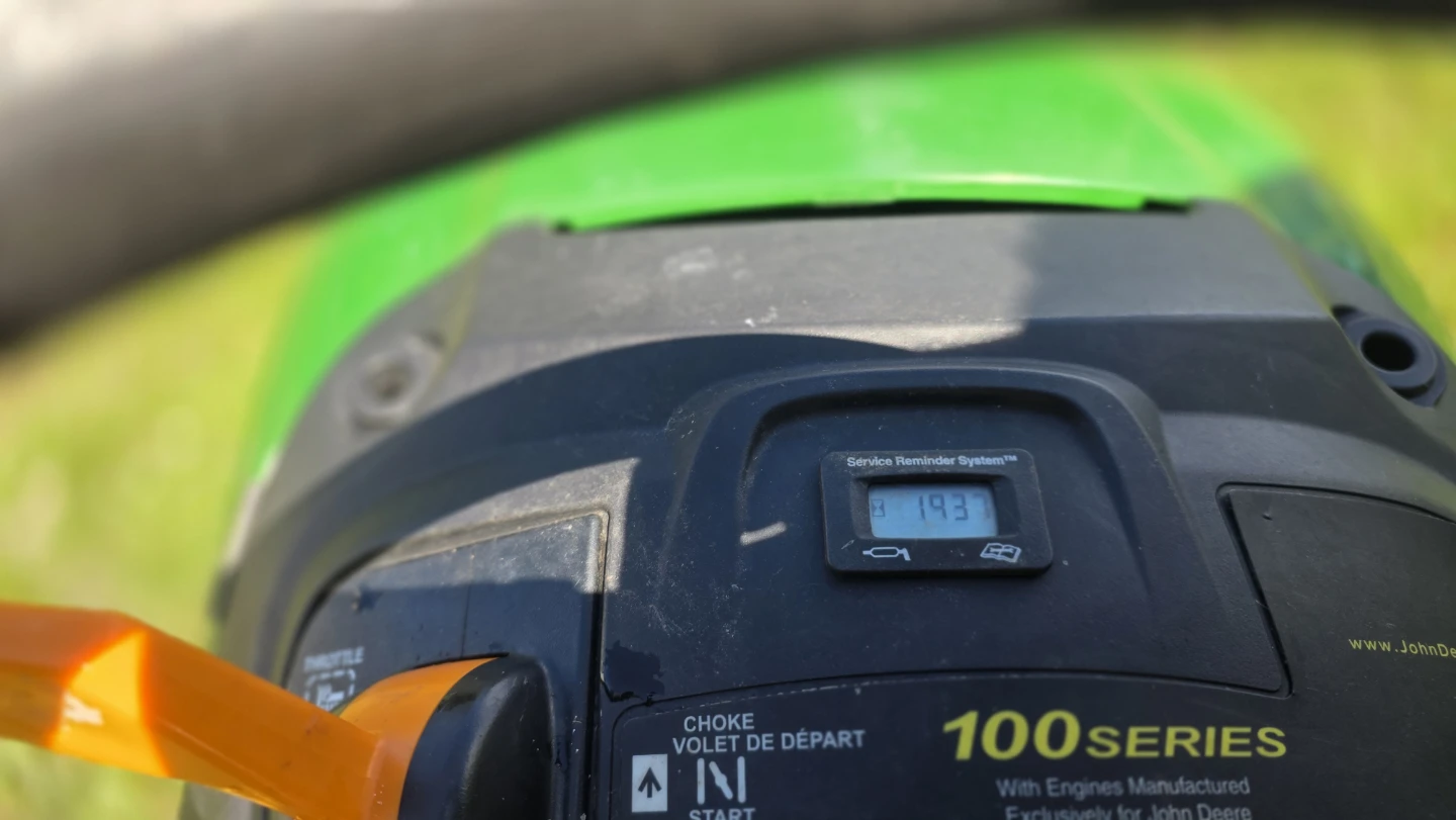 John Deere D120 Lawn Tractor - photo 4