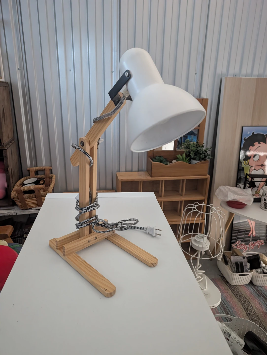 WOODEN DETAIL DESK LAMP