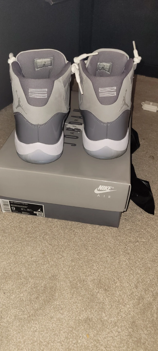Air Jordan 11 Retro Cool Grey - Size 9