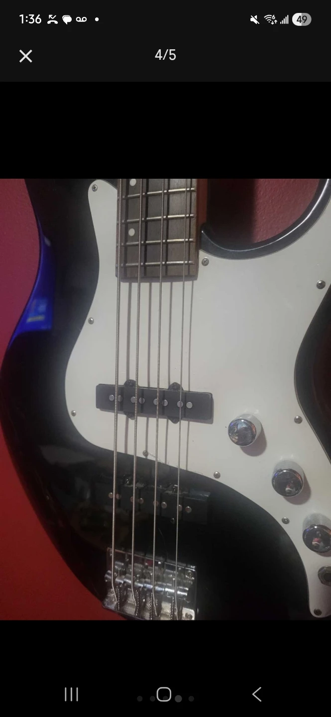 Fairlane 4-String Bass Guitar - photo 2