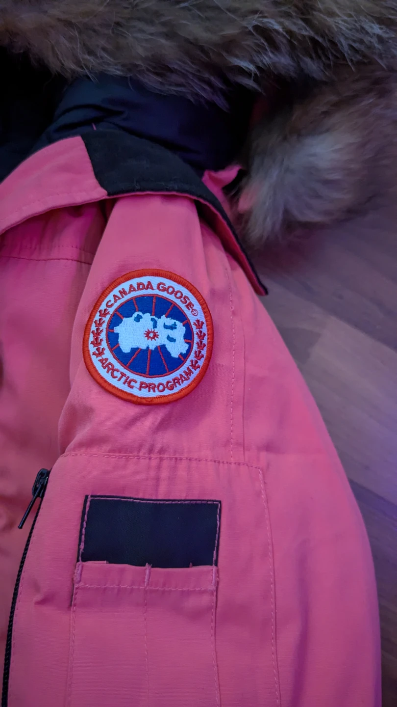 Canada Goose Parka Size Medium - photo 3
