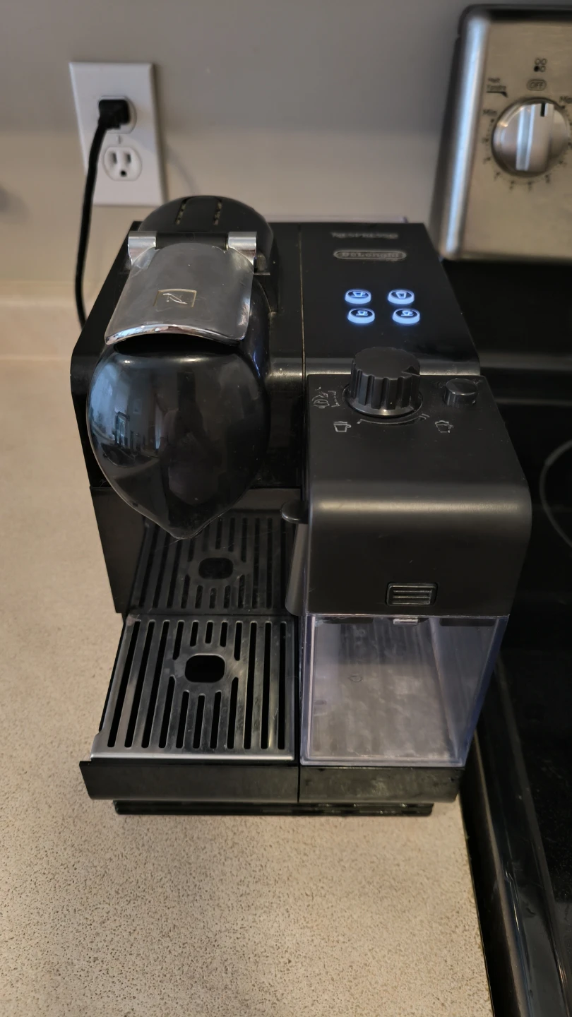 DeLonghi Nespresso Lattissima Coffee Machine