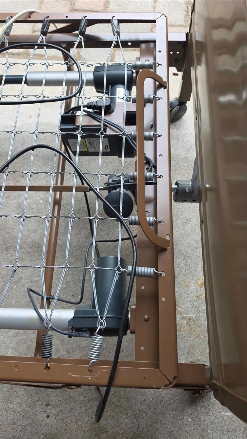 Adjustable motorized bed - photo 4