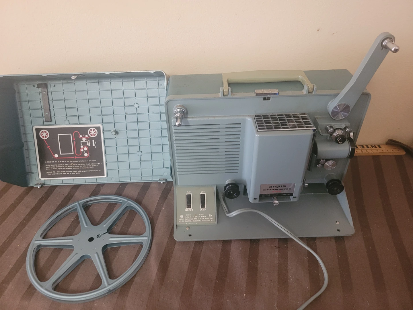 Argus Showmaster S-500 Film Projector - photo 3