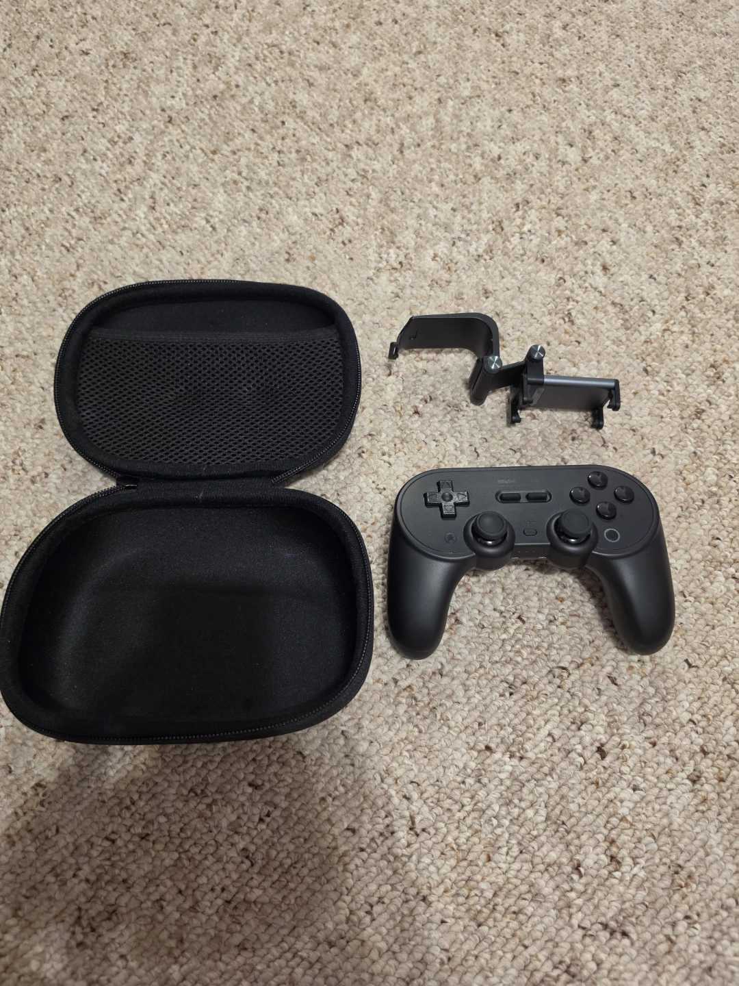 8BitDo Pro 2 Controller + Phone Mount & Case