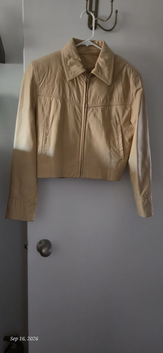 Danier beige leather jacket - photo 3