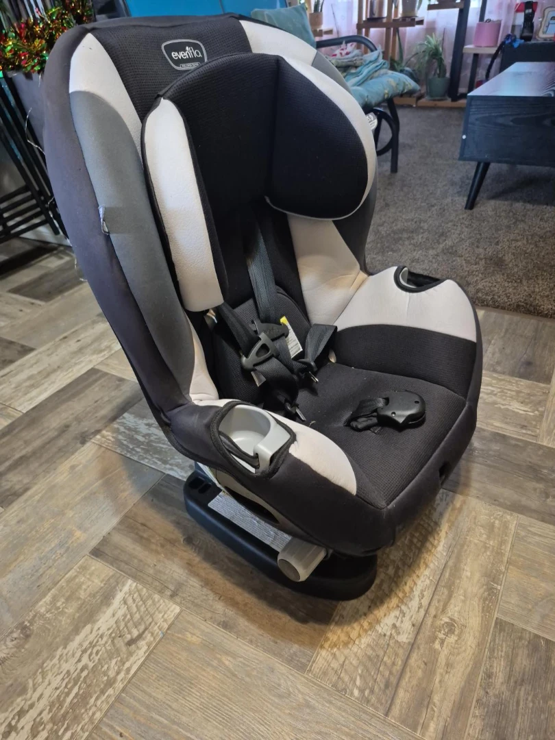 Evenflo Child Car Seat expires in 2028 03