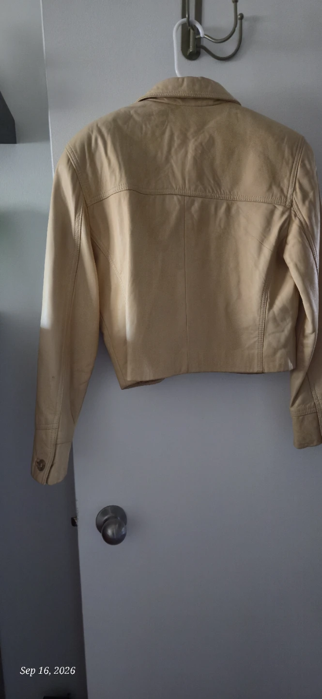 Danier beige leather jacket - photo 4