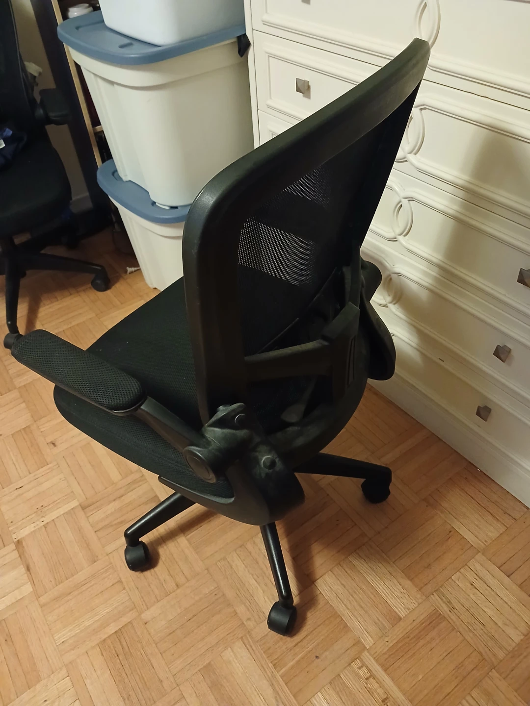 Black Mesh Office Chair - photo 4