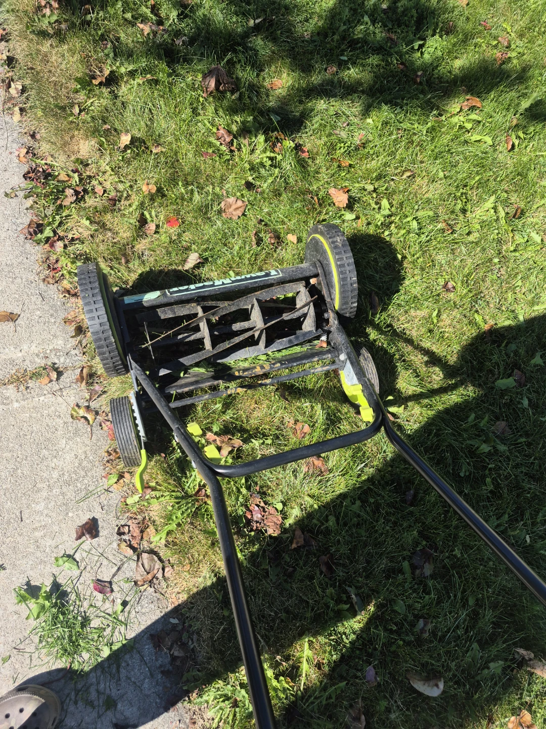 LawnMaster Manual Reel Lawn Mower - photo 2