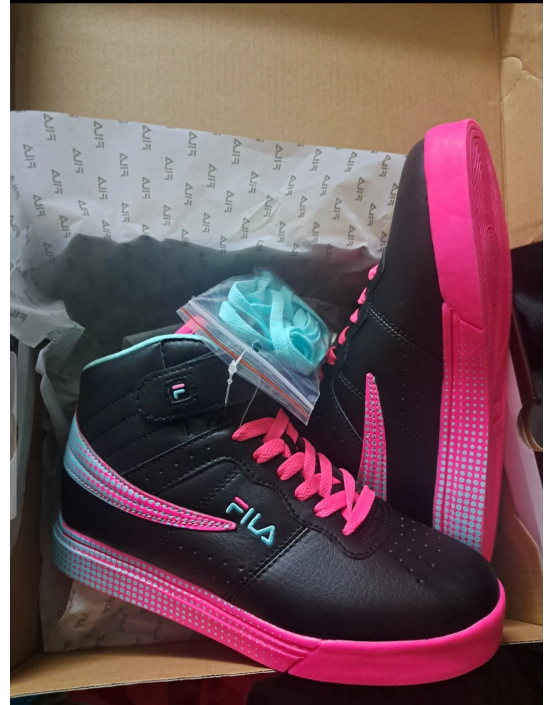 Brand New Fila kids Sneakers size 5 - photo 2