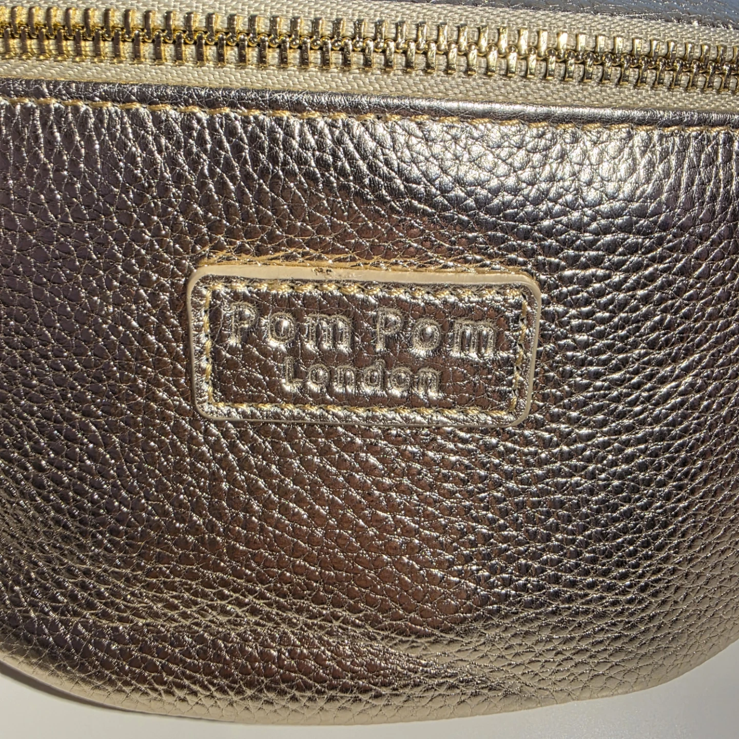 Pom Pom London Genuine leather metallic gold belt bag - photo 2