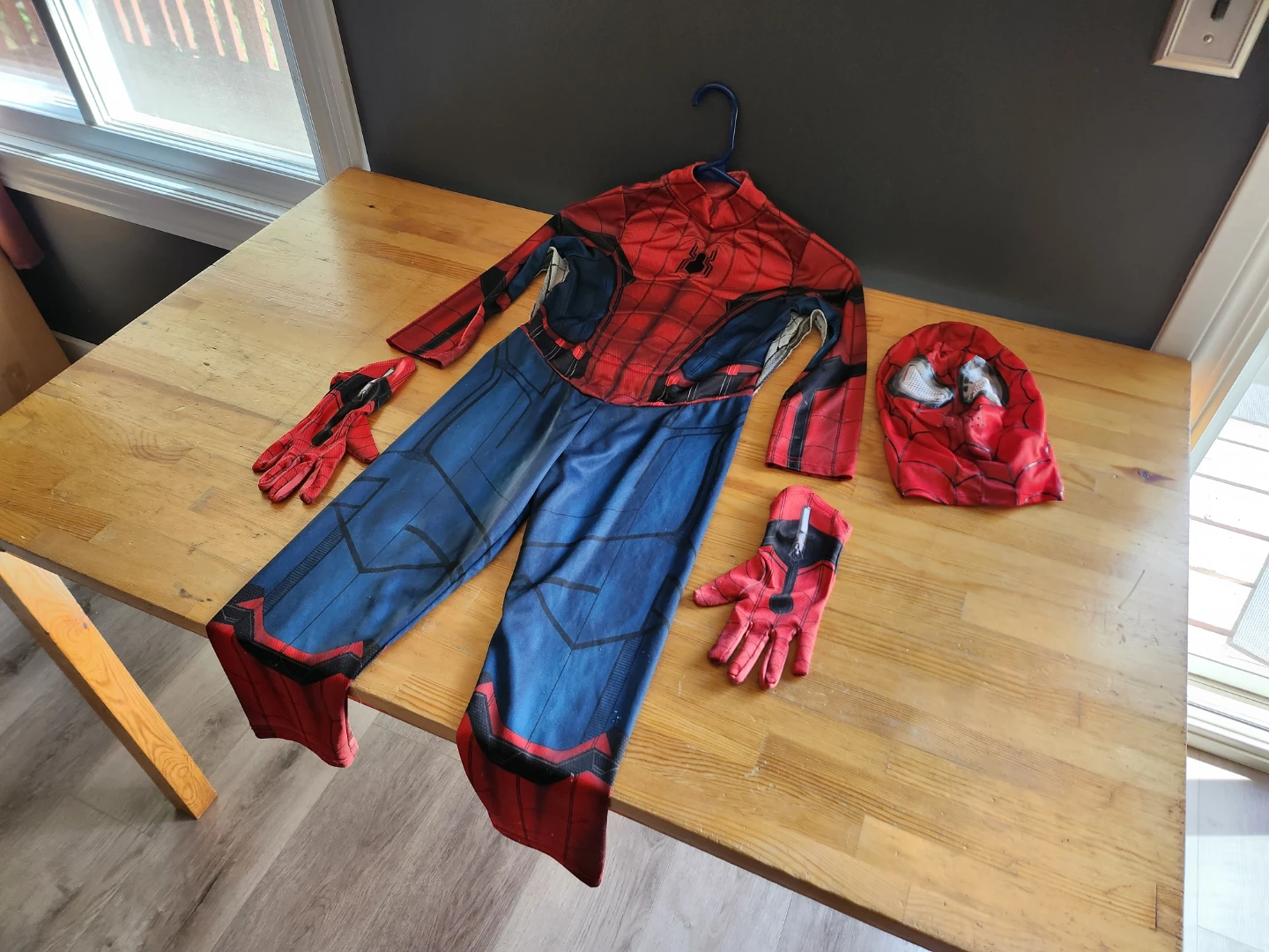 Spider-Man Stark Suit Costume Mask Gloves Kids Size- (5/6 US)