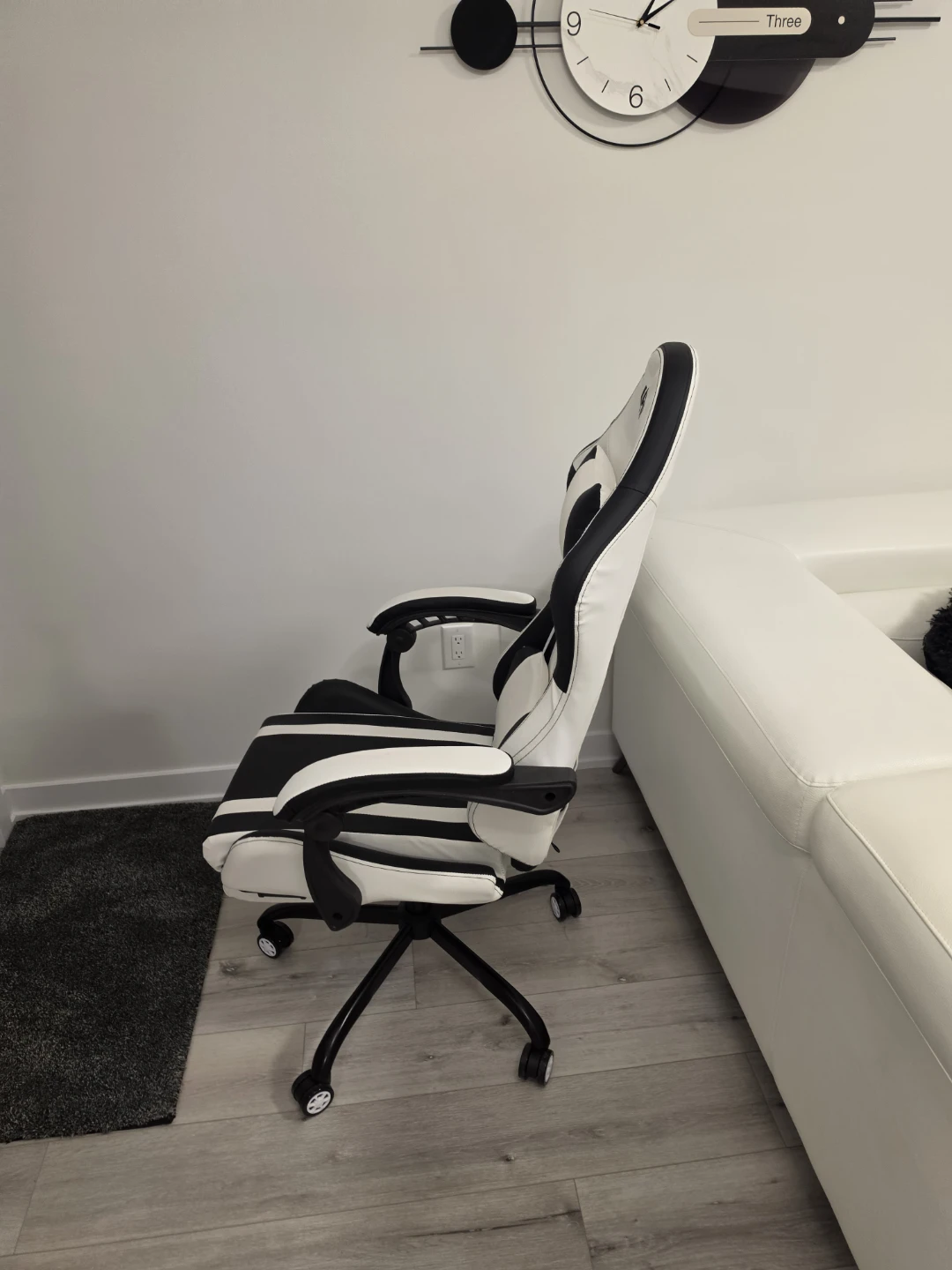 Ergonomic Gaming Chair with Massage-function - photo 3