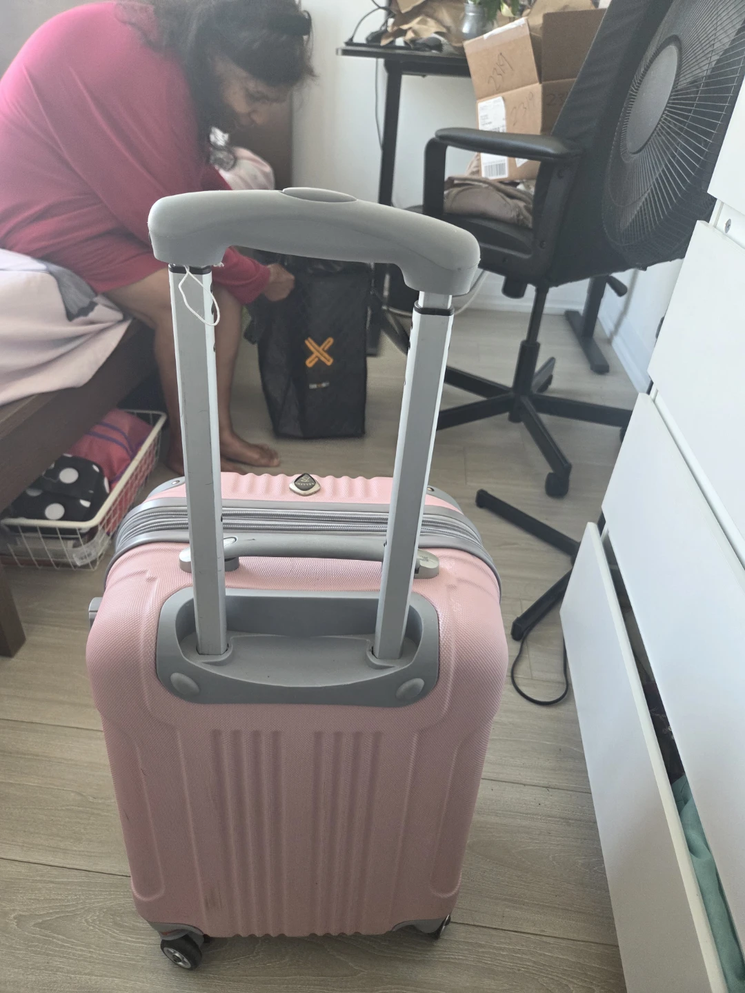 Pink Hardshell Carry-on Luggage - photo 5
