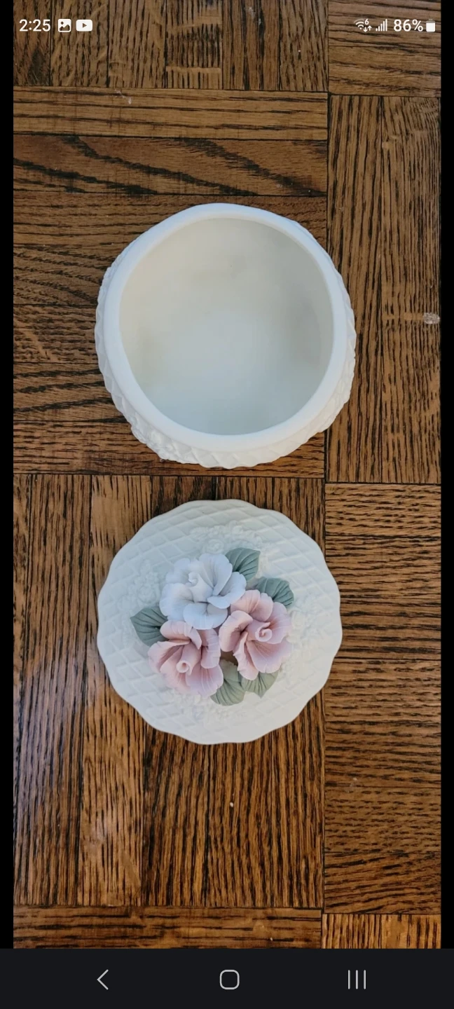 Shiah Yih Porcelain Floral Trinket Box - photo 2