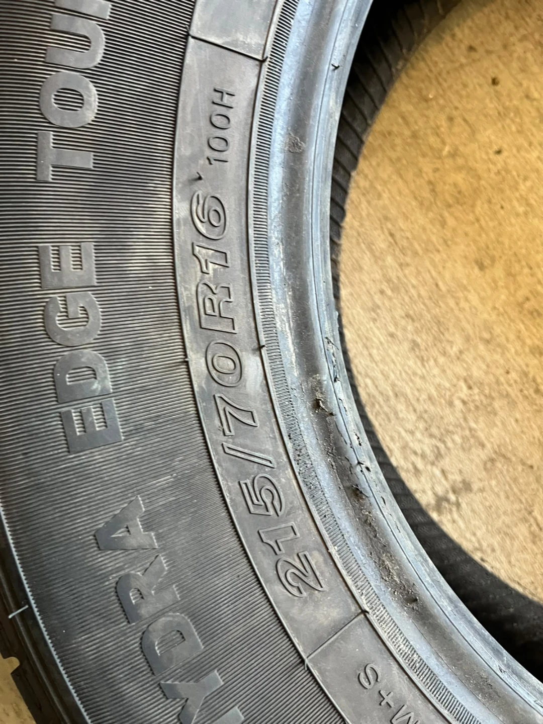 215/70R16 Motomaster Hydra Edge Tour - photo 5