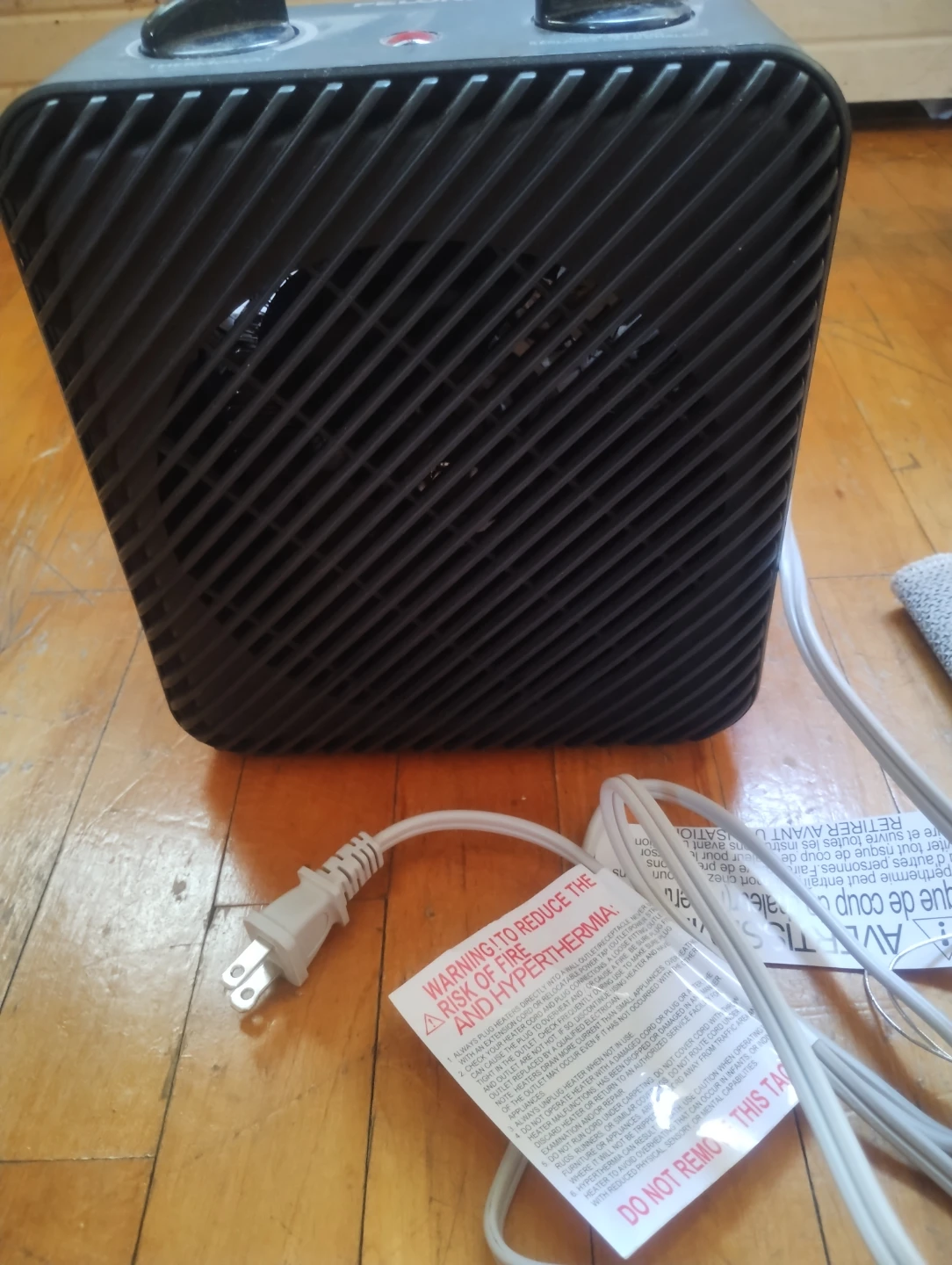 Pelonis Portable Heater + Black Clamp Desk Light for $20 - photo 2