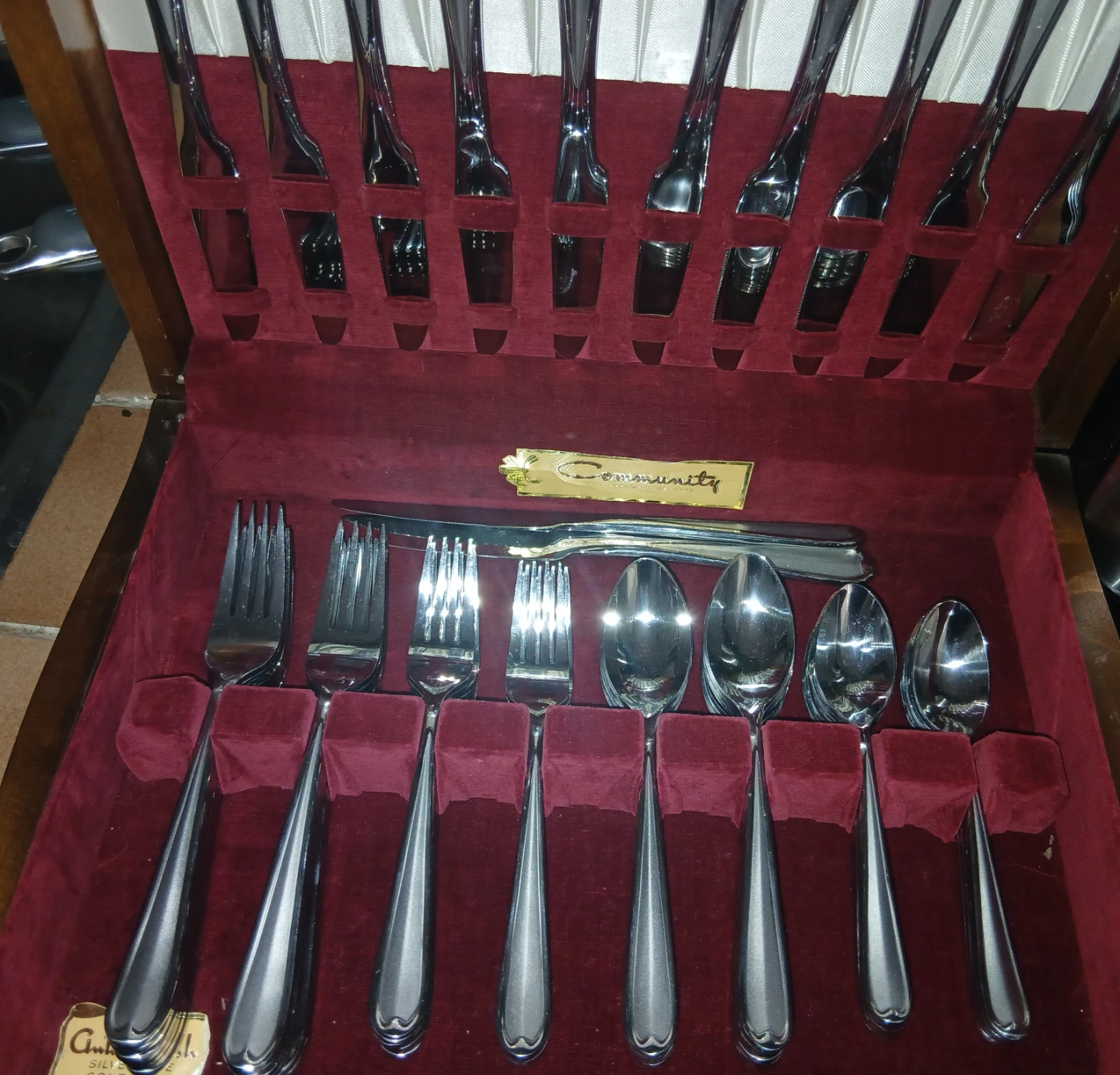 Oneida 45-Piece Stainless Steel Flatware Set