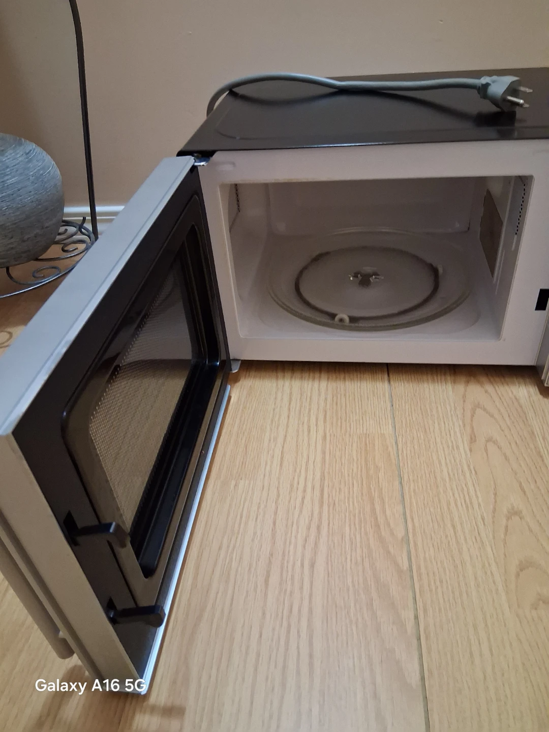 Hamilton Beach Stainless Steel Microwave - photo 2