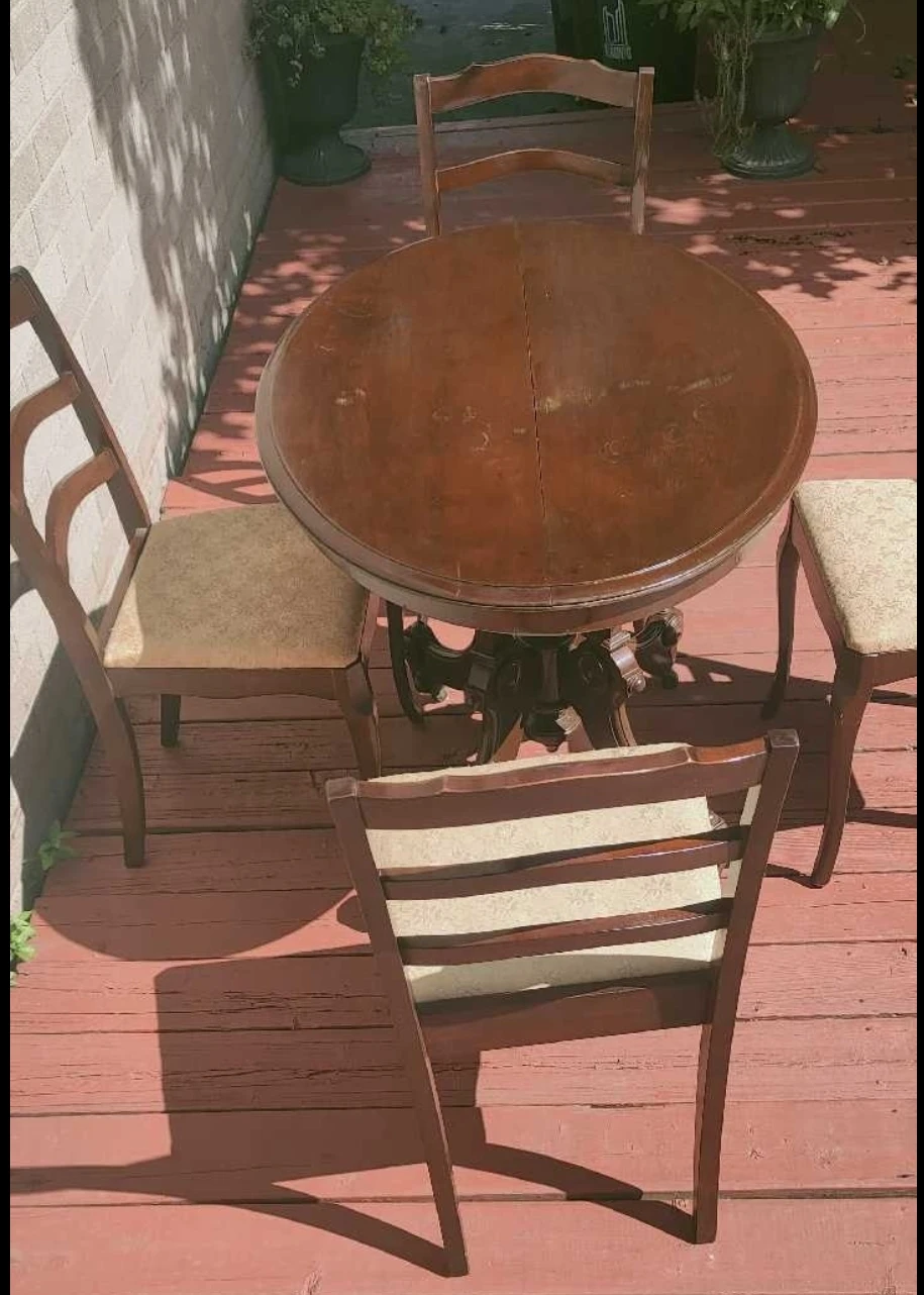 Round Wood Dining Table with 4 Chairs
