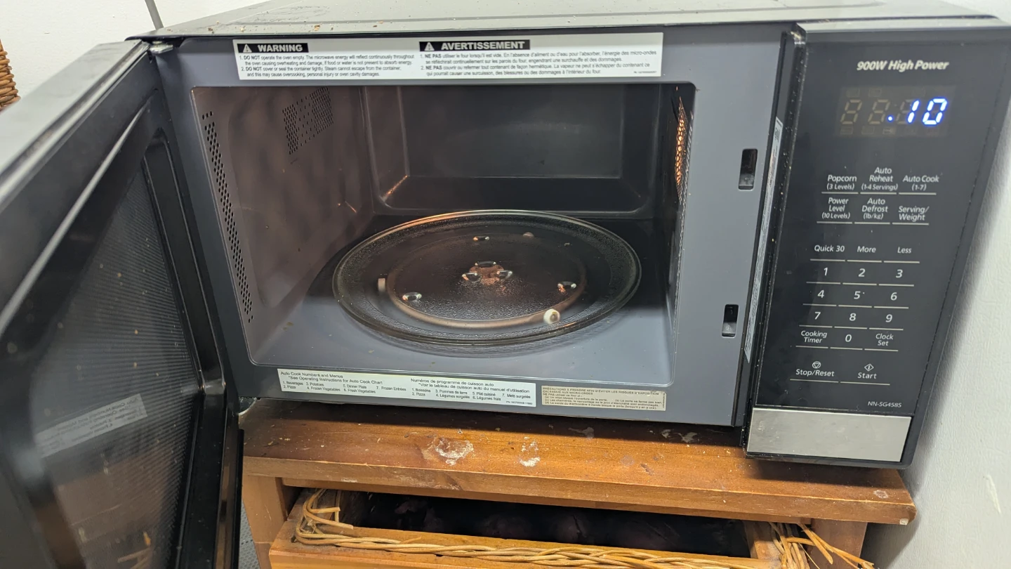 Panasonic NN-SG458S Microwave