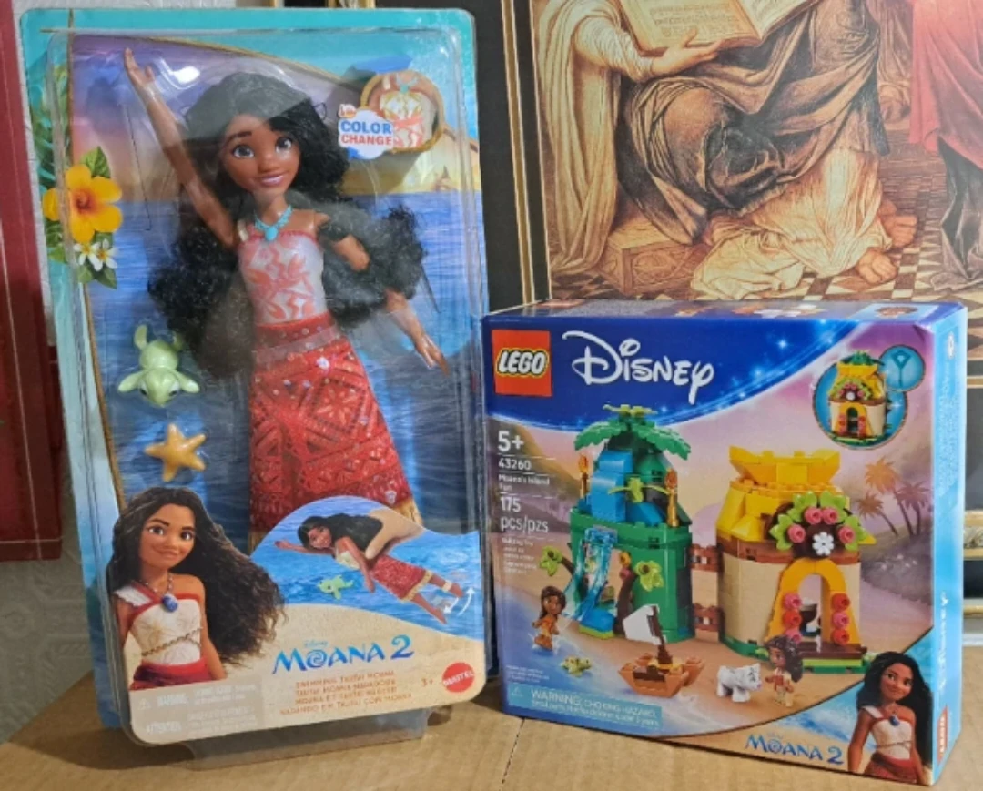 Disney Moana 2 Swimming Doll and LEGO Moana Set 43260