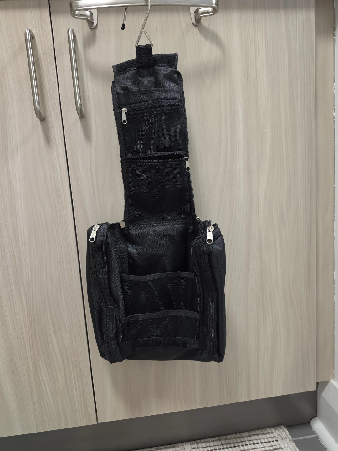 Swiss Gear Hanging Toiletry Bag - photo 3