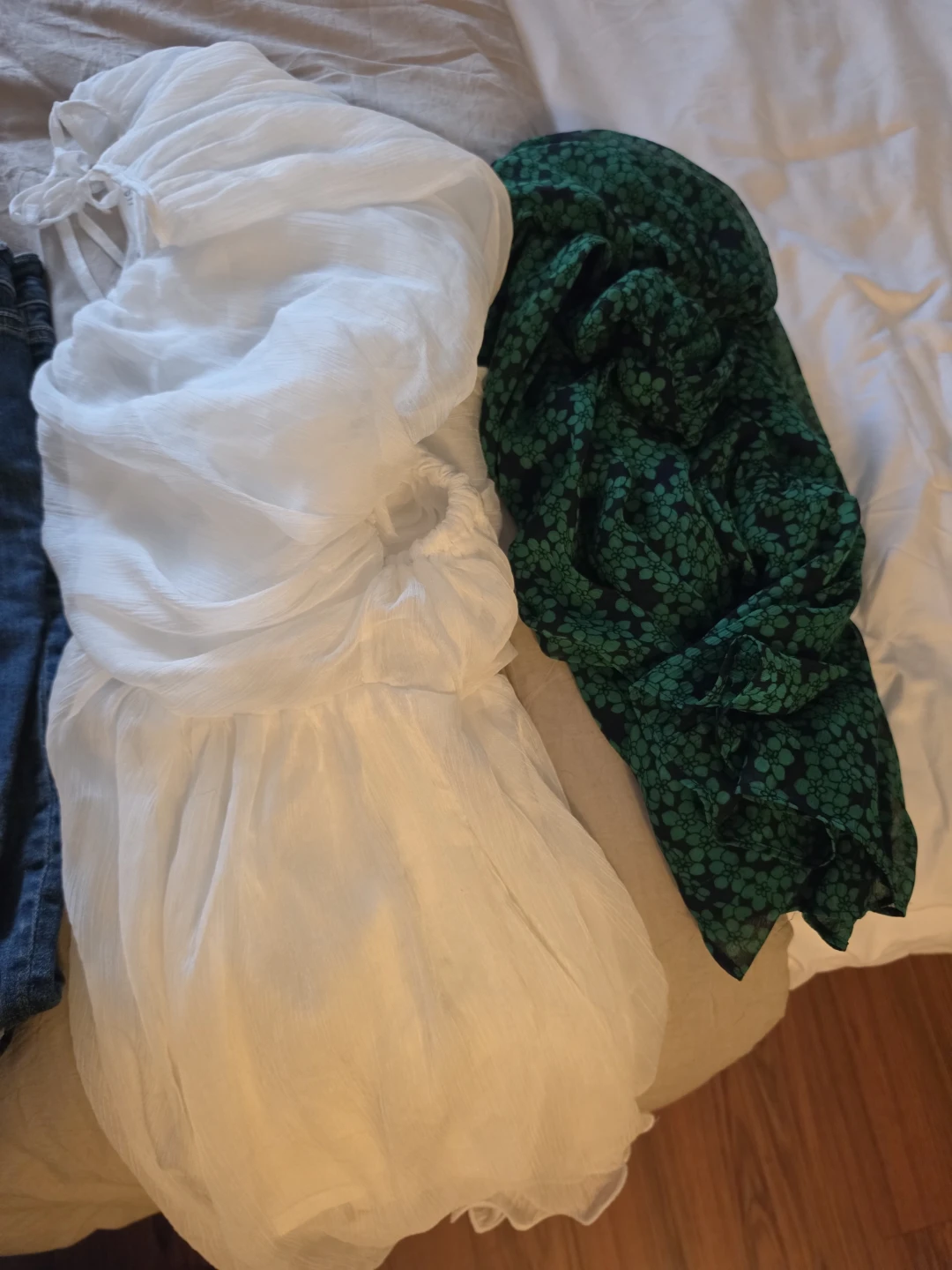 American Eagle Jeans and Assorted Women's Clothing Bundle - photo 2