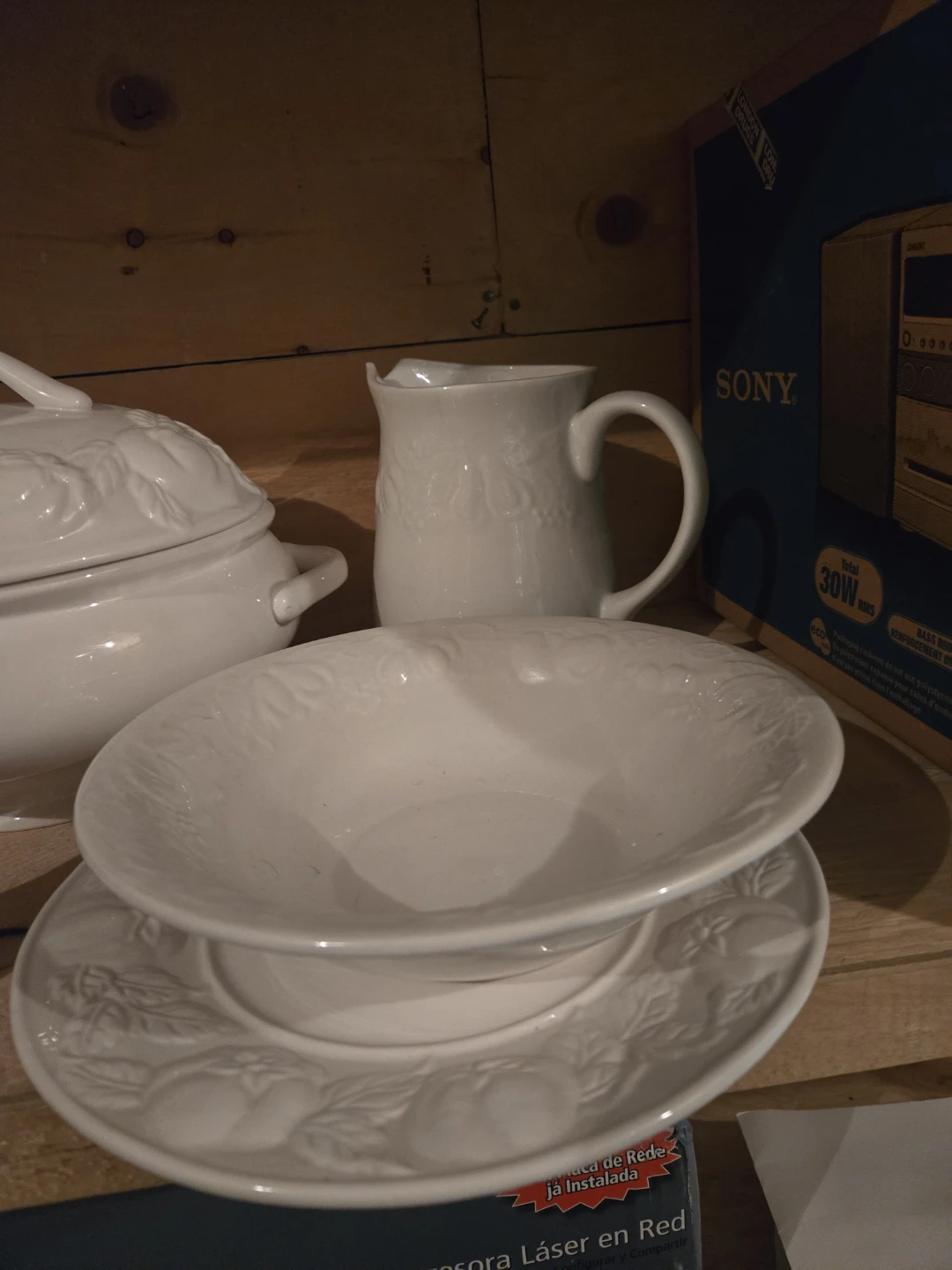 White Embossed Ceramic Serving Set - photo 2