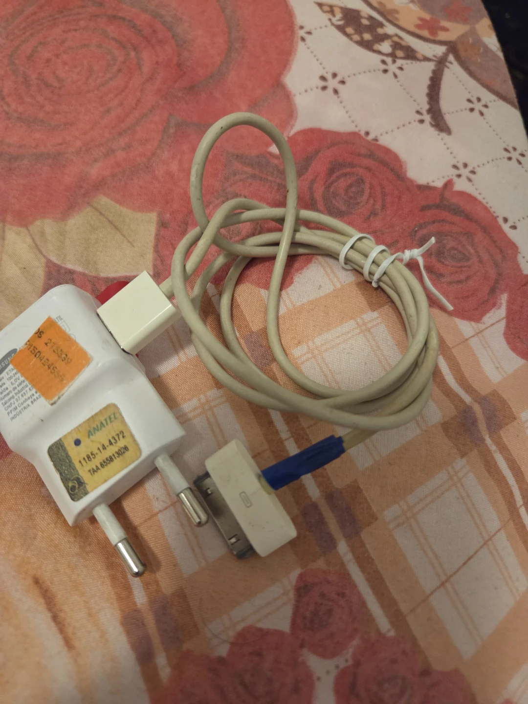 Samsung 30-pin wall charger - photo 2