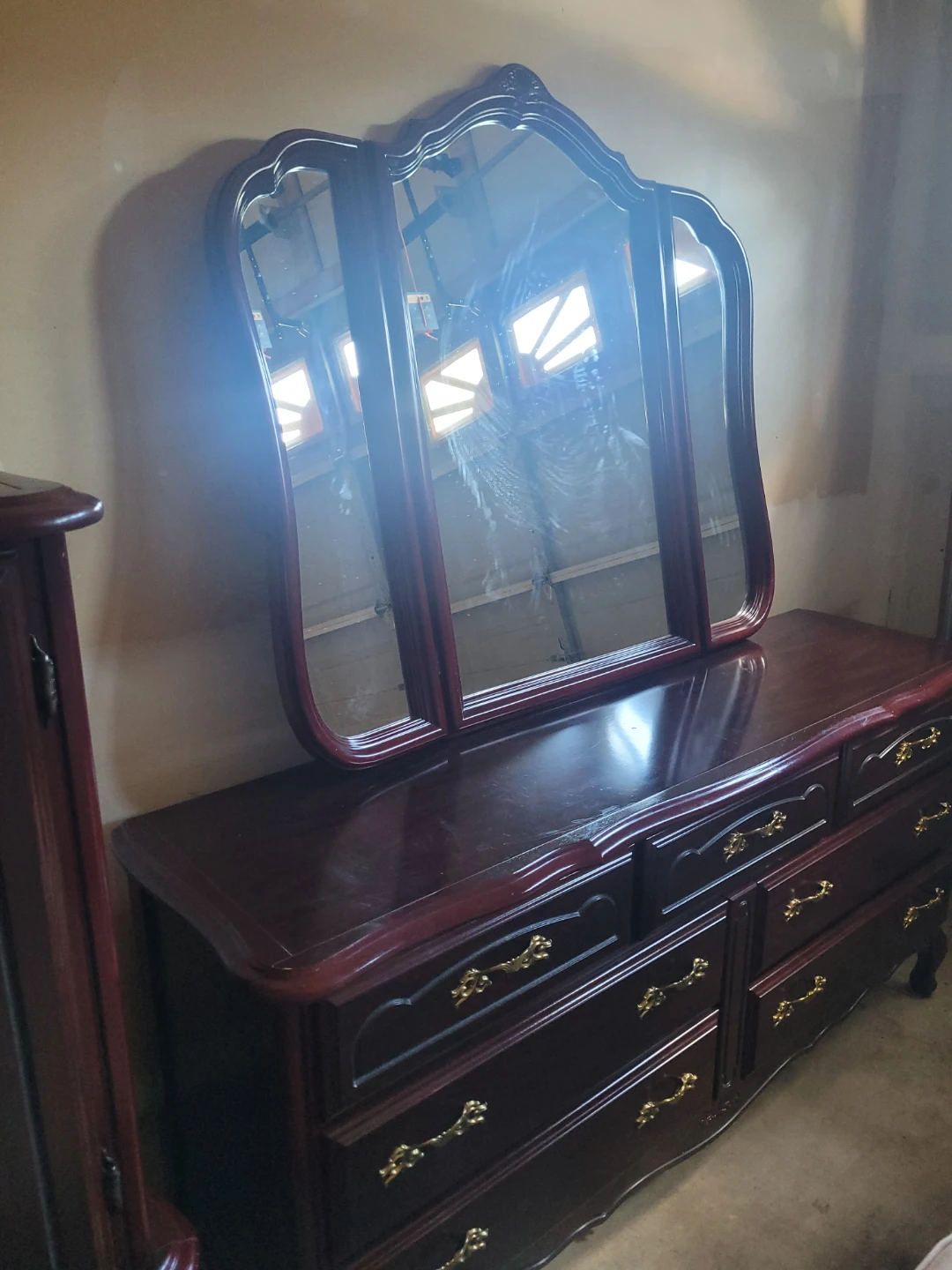 Chest of Drawers with Mirror and all attachments