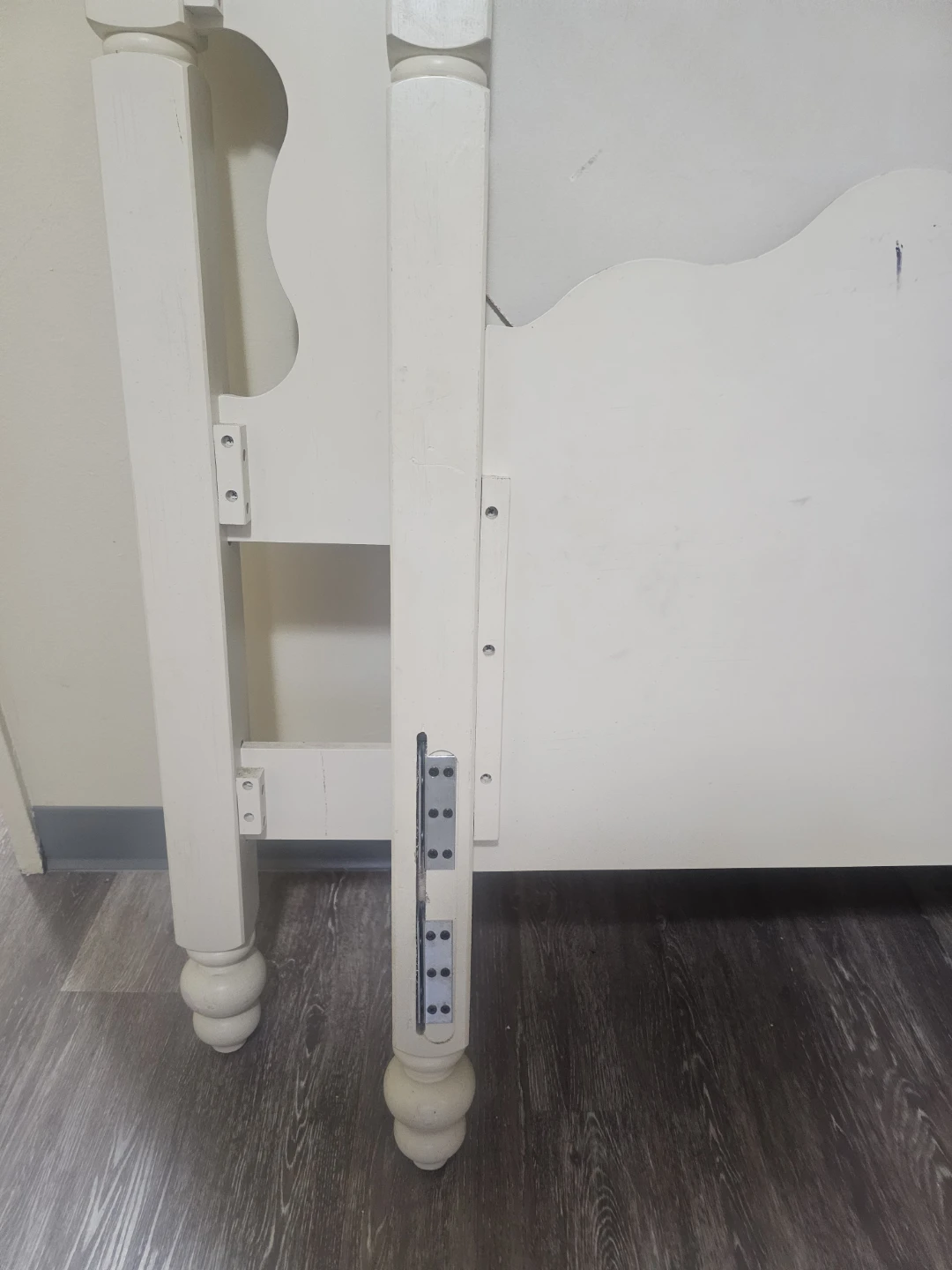White Twin Bed Headboard and Footboard - photo 4