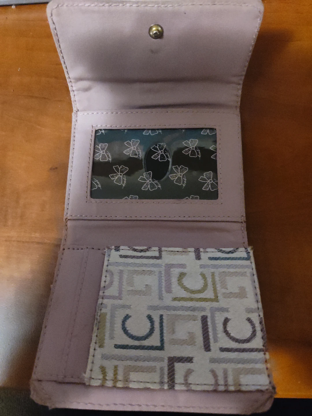Liz Claiborne patterned trifold wallet - photo 2