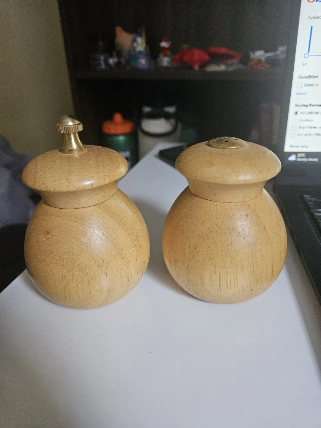 Mr dudley Vintage Wooden Salt and Pepper Grinders