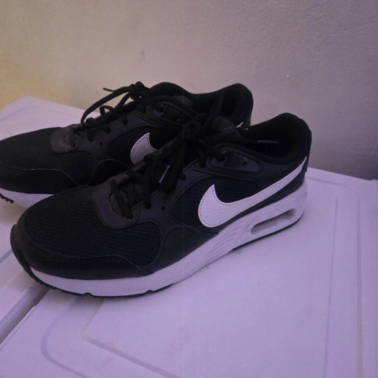 Womens nike shoes .like new