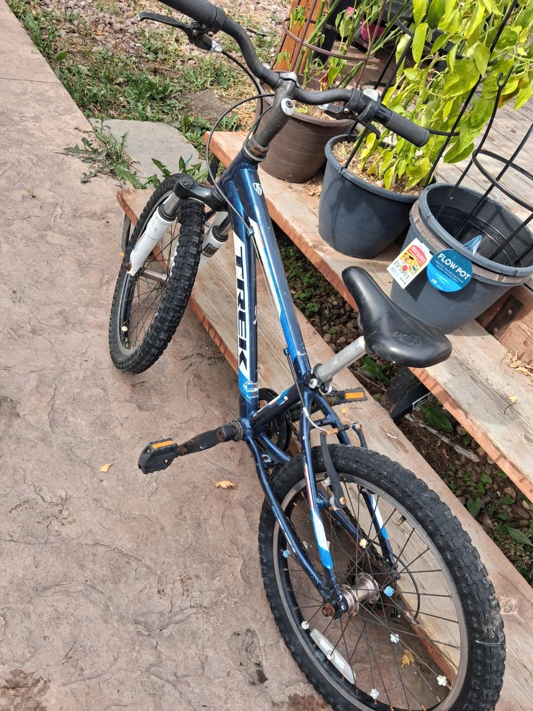 Trek MT60 Kids Mountain Bike - photo 3